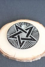 PORTE ENCENS PENTACLE NOIR 2