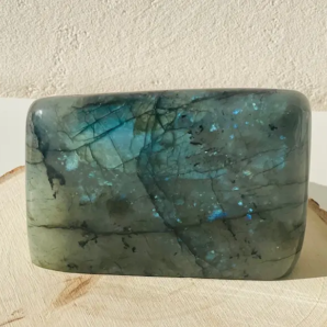LABRADORITE 570 G R1